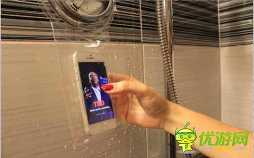 洗澡也要玩手機 手機與我是真愛