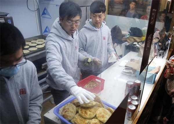 北京4名IT男改賣(mài)肉夾饃日入萬(wàn)元