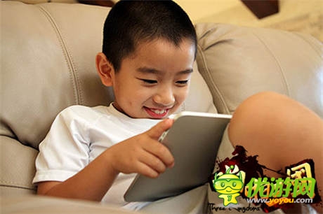 小學(xué)生也玩《啪啪三國》 游戲里的熊孩子惹不起
