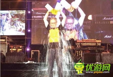 周鴻祎完成冰桶挑戰(zhàn)，挑戰(zhàn)馬化騰